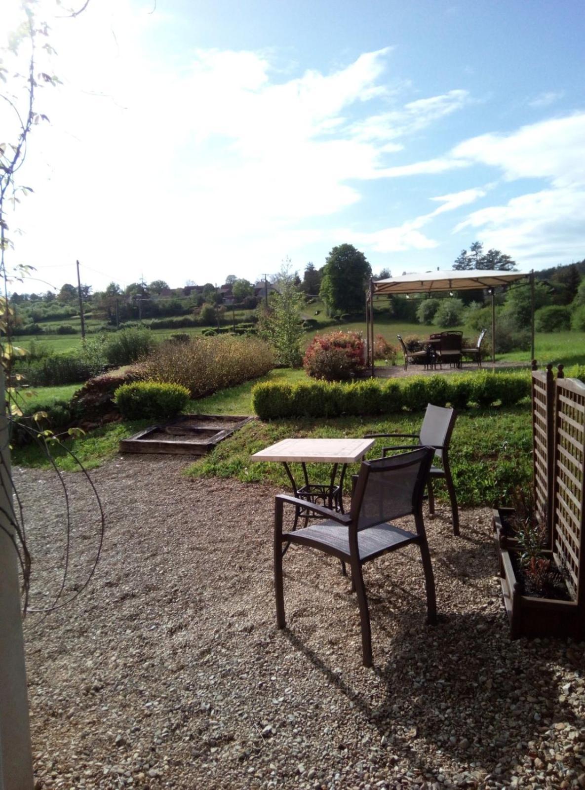 Bed and Breakfast Le Repos Coquelicot Montillot Zewnętrze zdjęcie